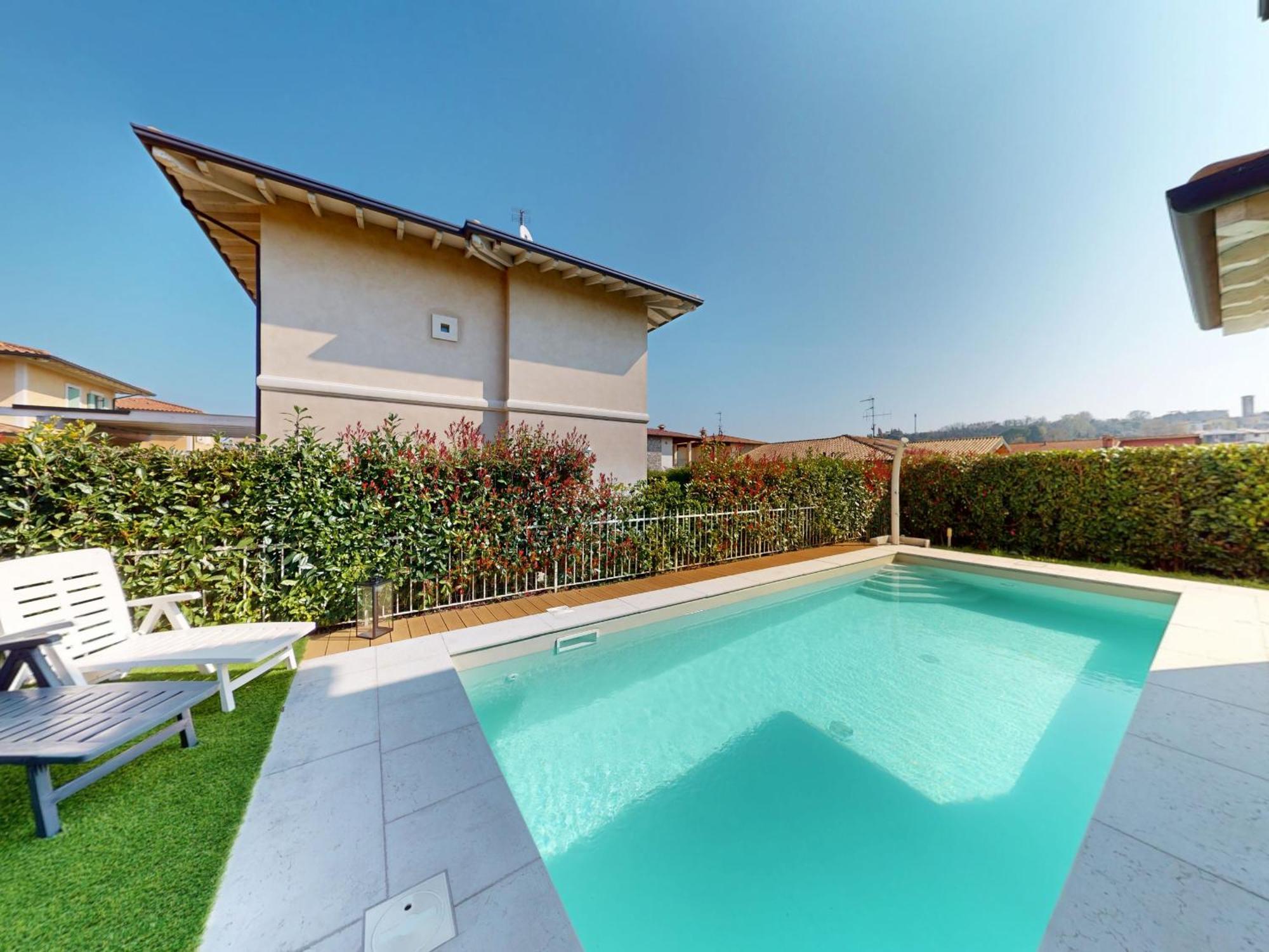 Villa Dolcevita By Bookinggardalake Manerba del Garda Bagian luar foto